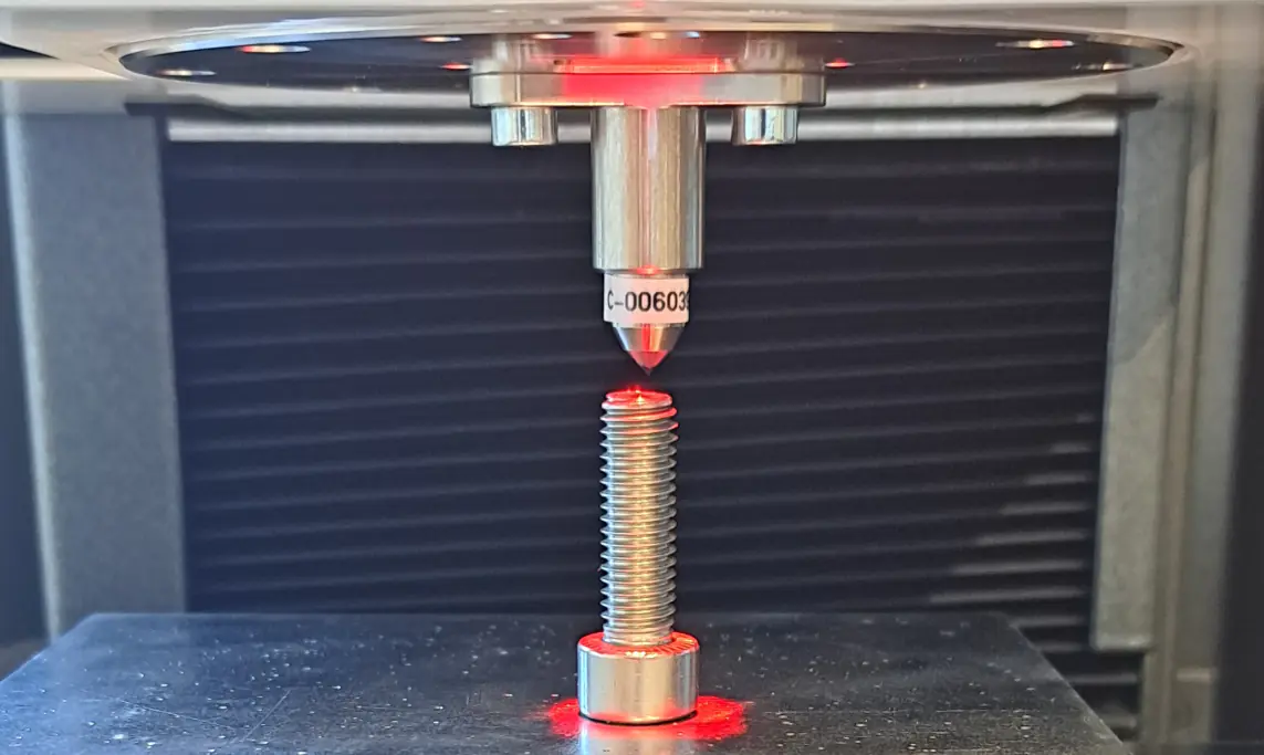 3D-Visualisierung einer Schraube mit mehreren i3D-Eindrücken