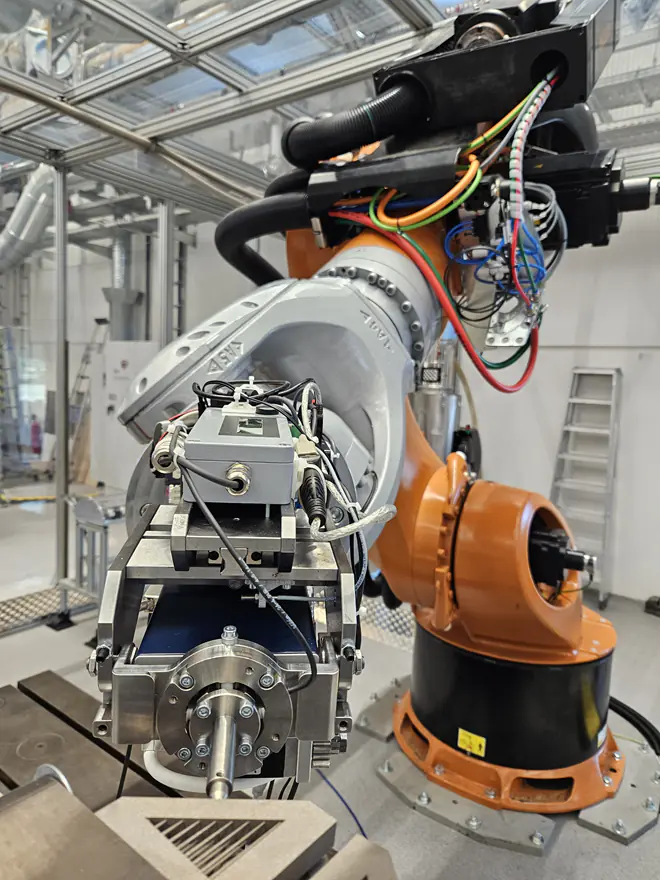 Inline Prüfaufbau mit Roboterzelle